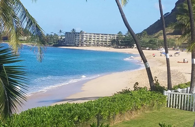 Oceanside Bungalow en la hermosa playa de Makaha. Gran surf y buceo