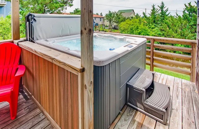 Nuevo en VRBO-Charming Oceanside Cottage, HotTub, porche proyectado + fácil acceso a la playa