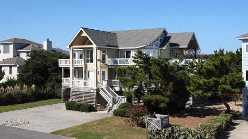 Oceanside, Ocean Views, Hot Tub, Close to Beach Access, 743, Golden Days