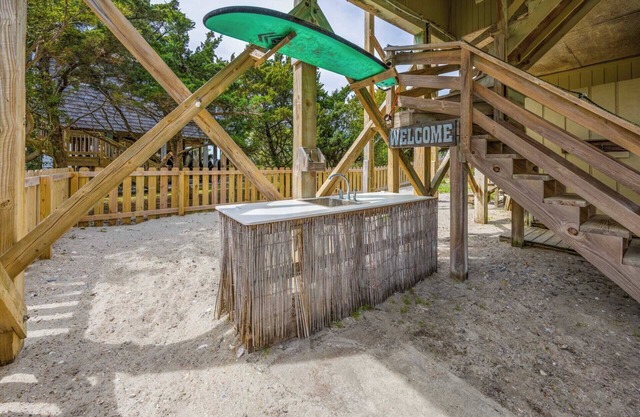 SUMMER SAVINGS - Oceanview Dog Friendly w/ Nearby Beach Access, Hot Tub, & Porch