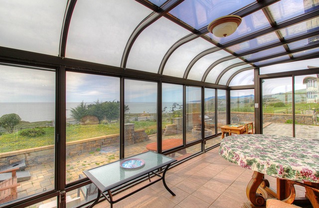 Casa con vista al mar con increíbles vistas, terraza acristalada, patio - cerca de playas / senderos!