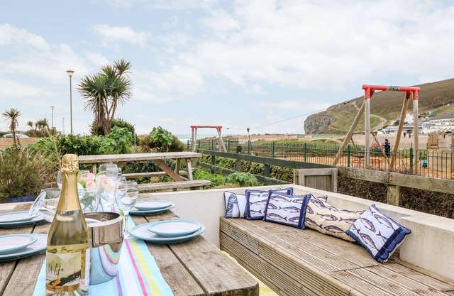 OFFSHORE, ideal para familias, con un jardín en Porthtowan, Ref 1008510