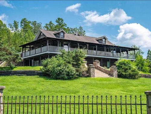 Old Bear Creek Lodge