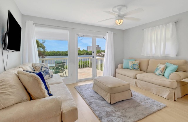 Old Florida Waterfront Duplex! Close to Beach! Bikes, Kayak & Over $100 of Free Daily Activities!
