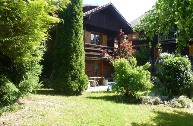 pequeno chalet tipico de nuestra region localizado en el centro del pueblo