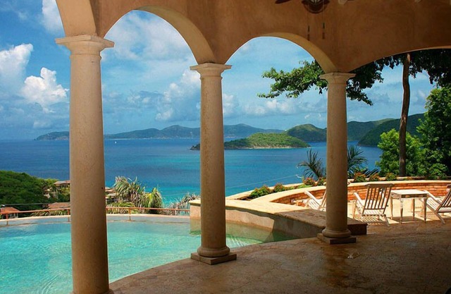 Old World Vacation Villa en Peter Bay. Playas de la costa norte en ambas direcciones