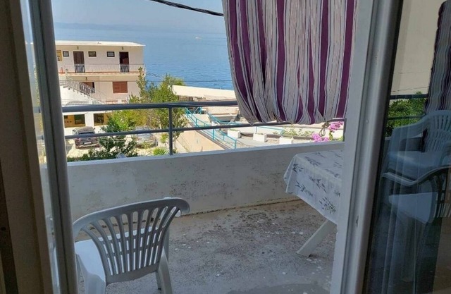 Apartamento de una habitación con balcón y vista al mar Drasnice, Makarska (A-22398-b)