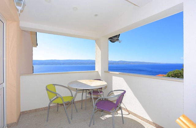Apartamento de una habitación con terraza y vista al mar Stanici, Omis (A-17894-d)