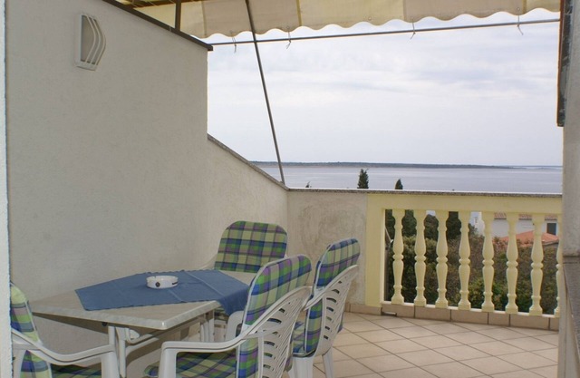 Apartamento de una habitación con terraza y vista al mar Mandre, Pag (A-4098-b)