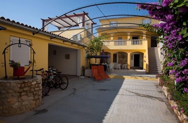 Apartamento de una habitación con una terraza Poljana, Ugljan (A-8523-b)