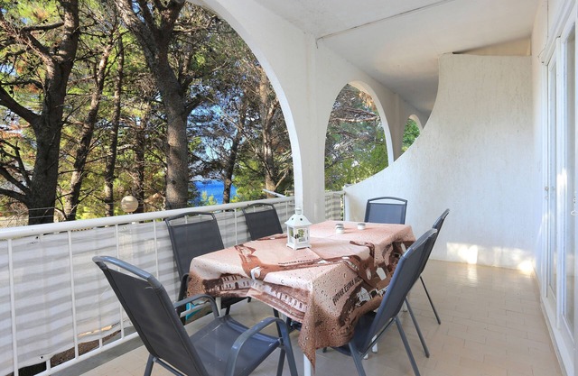 Apartamento de una habitación con terraza y vista al mar Balica Rat, Omis (A-1065-b)