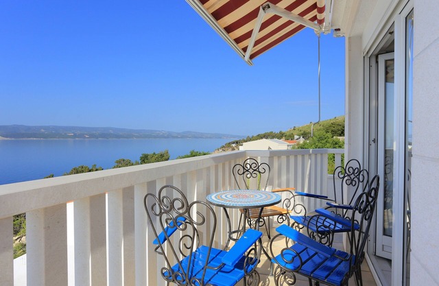 Apartamento de una habitación con terraza y vista al mar Lokva Rogoznica, Omis (A-13226-c)
