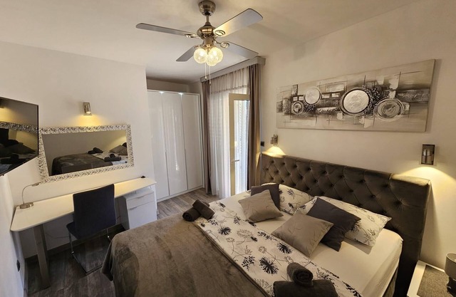 Apartamento de una habitación con un balcon Vis (A-19923-a)
