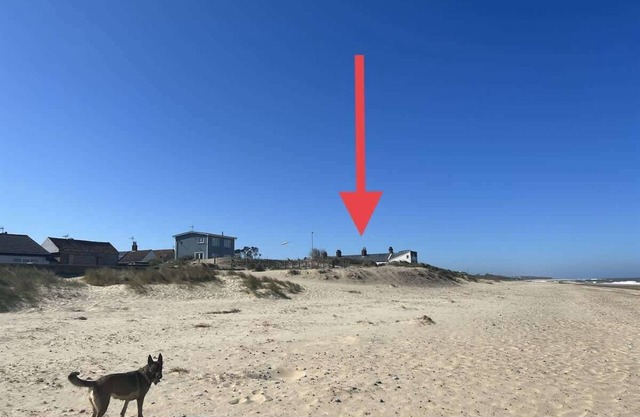 One Coastguard Cottage - en la playa de arena de Caister