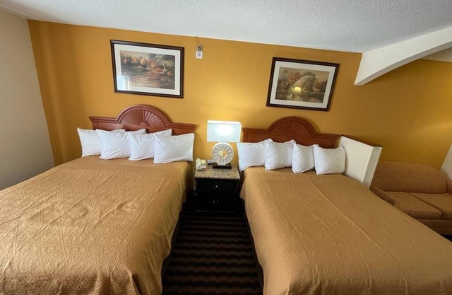 One mile to Hershey Park/Stadium/Giant Center/ Zoo/Hospital attractions