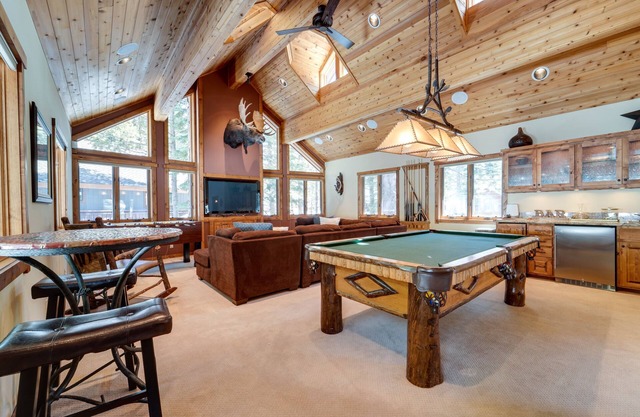 'One Moose Lodge' w/ Hot Tub in Tahoe Donner