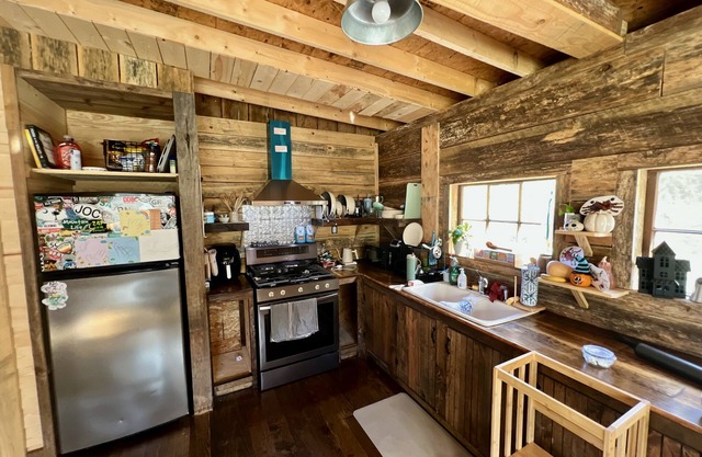 Oolenoy River Retreat - 2+ acres less than 5 miles from Table Rock State Park