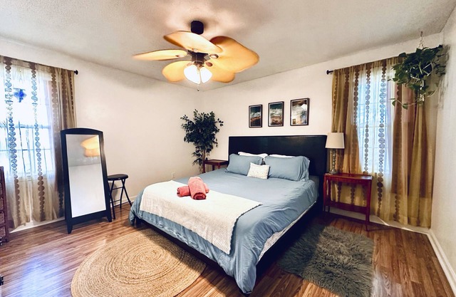 Open and Comfy 4Bed home w/ Patio near Downtown-Folly Beach-Kiawah-Seabrook