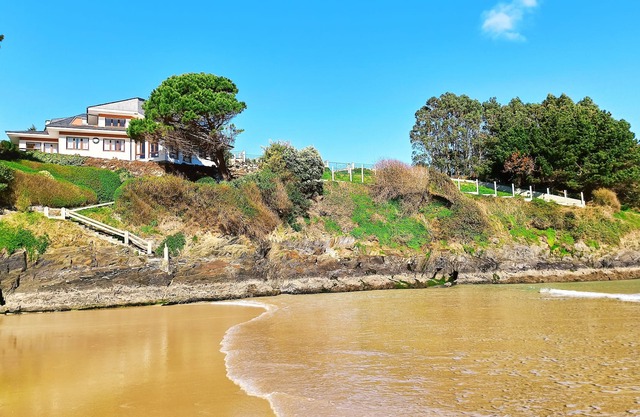 Abrela On The Water