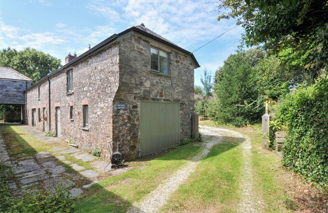 ORCHARD COTTAGE, family friendly in Trelights