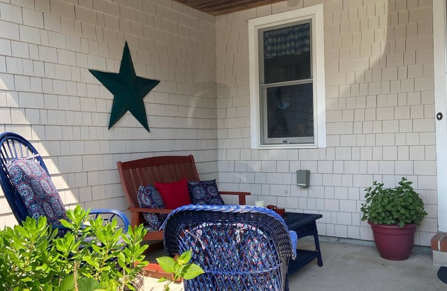 Osterville- Spacious, family friendly renovated 3BR, Outdoor shower & Beach Pass