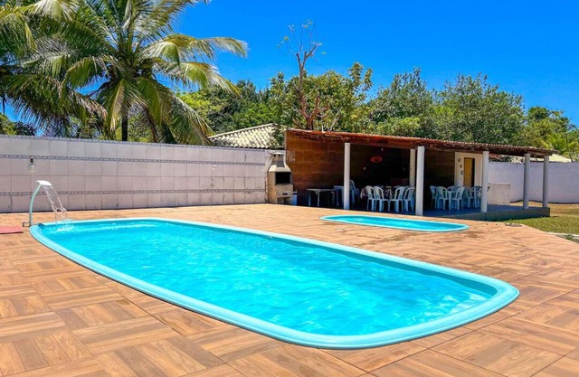Otima casa com praia particular em Camacari BA