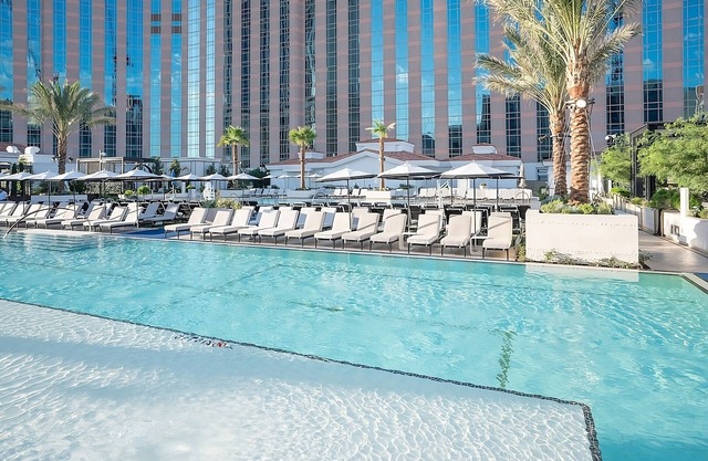 Outdoor Pool, 3 Luxury 2 Queen City View Rooms at The Venetian