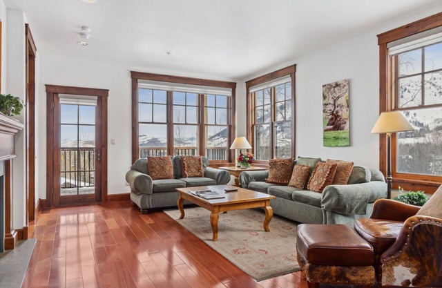Puesto avanzado: Grand View 332 - ¡Vistas de Teton, aire acondicionado y distancia a pie de Town Square!