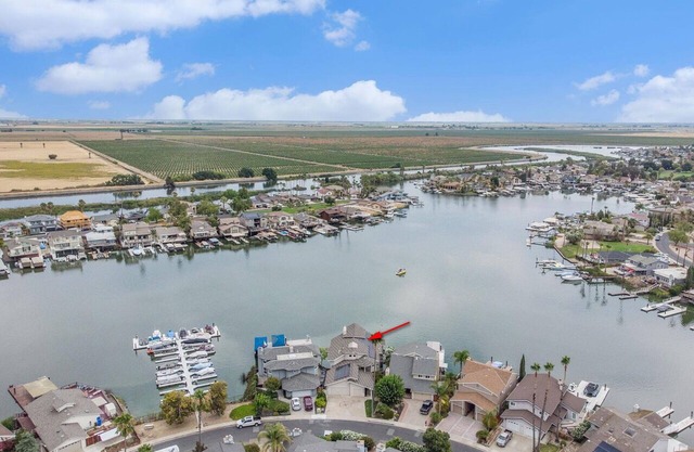 Over the water experience in Biggest Bay /w Water Toys, Beach nearby. Waterfront