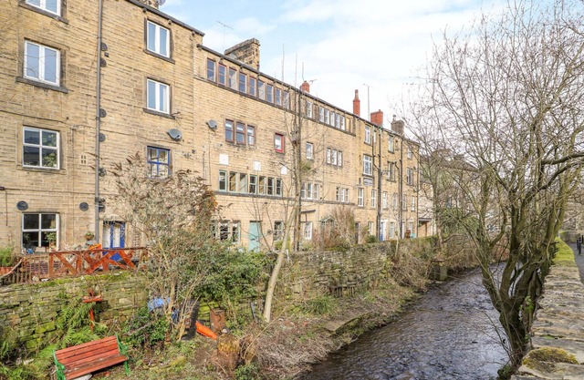 Over-Under Cottage, HOLMFIRTH