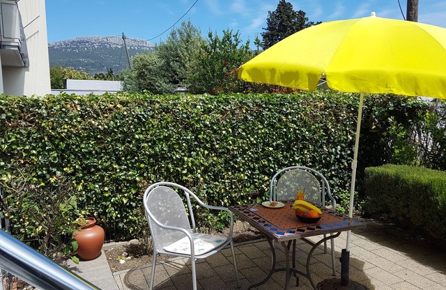 Propio jardín privado + Mtrs a la playa, bares y tiendas