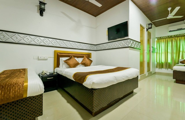 OYO 19587 Chembil Residency