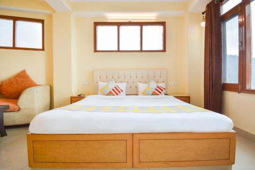 OYO Home 78009 Avon Villa Kanlog