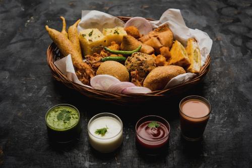 OYO Welcome Max Residency Near Dlf Avenue Saket