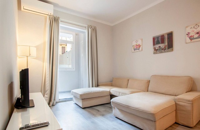 P2PAR1002 - Super Bright & New Apartment in the ci