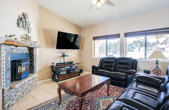 Encantadora Pagosa Springs House w / Mtn vistas y jacuzzi!