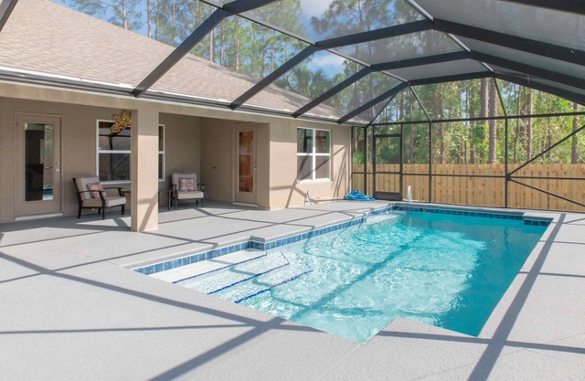 Palm Bay Retreat: Pool, Amenities & Free Parking