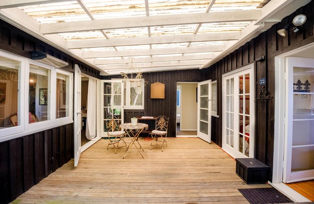 Charming and beautifully decorated holiday cottage with stunning views.