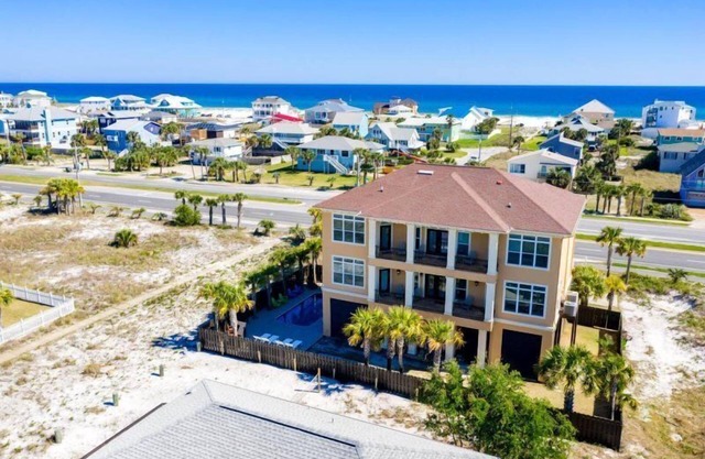 🌴Palm Palace🌴Sleeps 30 w/ Elevator | Private Pool | Game Room | Pet Friendly