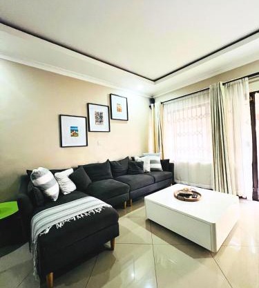 Palms & Pebbles Home