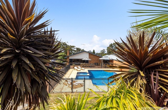 PANORAMA SUPER SIZED OUTDOOR HEATED POOL & SPA ENTERTAINER,TOOTGAROOK