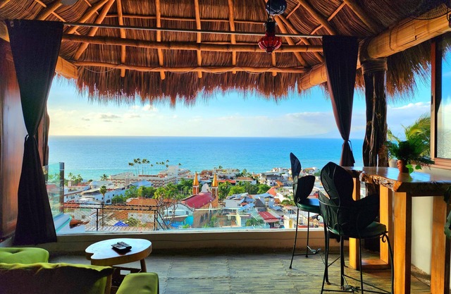 Tree-House Spectacular OCEAN VIEW+Pool~Steps to Beach/Malecon~Centre Tourist Loc