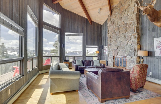 ¡NUEVO! Casa panorámica con vista a la monta��a con bañera de hidromasaje + terraza.