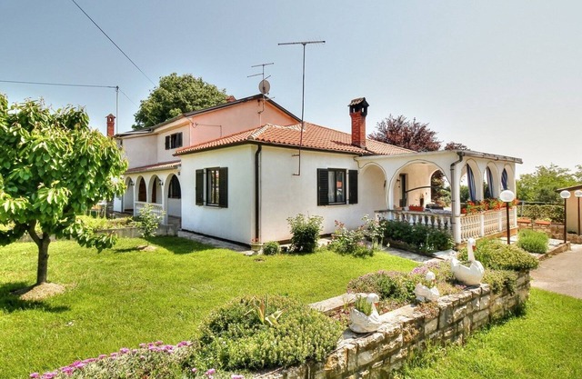 PARADINOVIĆ house with apartments / Paradinović1 APARTMENT