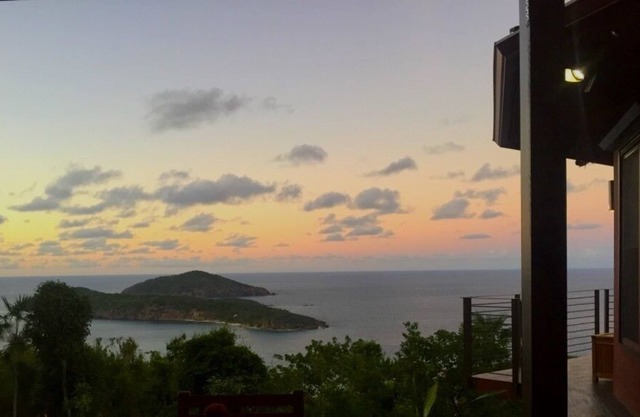 Paradise Getaway "La Chascona" -2BR / 2BA con vistas al mar y 5 minutos en coche de la playa