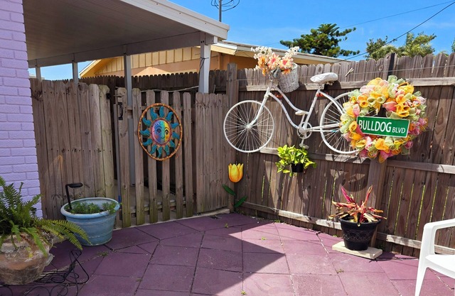 PARADISE on Driftwood, in Sunny Venice Florida 1-BR/ 1-BTH Suite/Ktchn. POOLSIDE