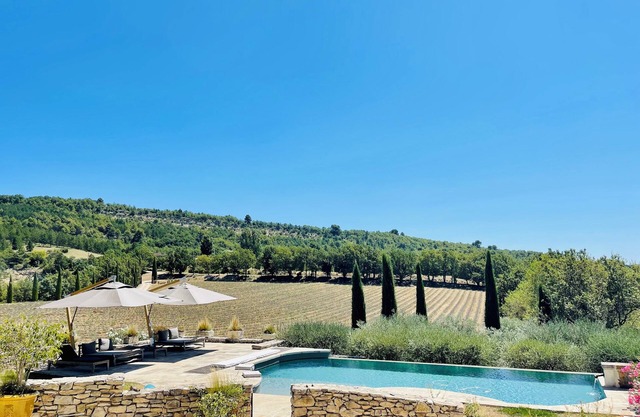 Lubéron - redil del siglo XVIII - vista de 360 ° - campos de lavanda