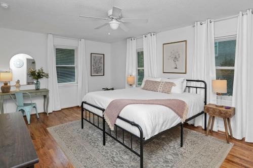 Park St Haven 4BR with Patio