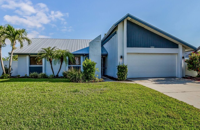 Park-view, dog-friendly home with pool, lanai & AC - near golf, beaches & dining