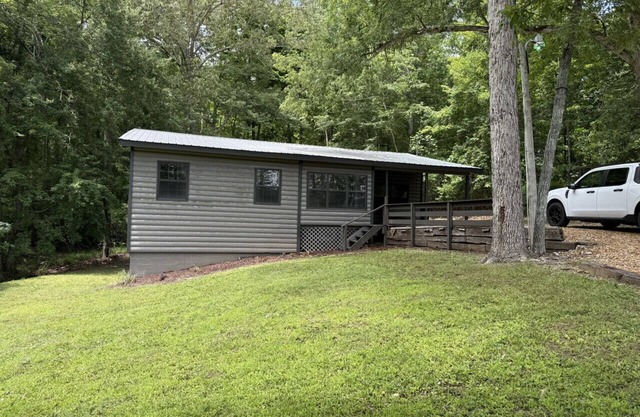 Cozy Gated Cabin Overlooking the Bluffs – Steps from Little River Canyon